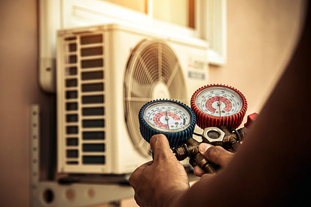 Professional Hvac technician working in Beaumont, TX
